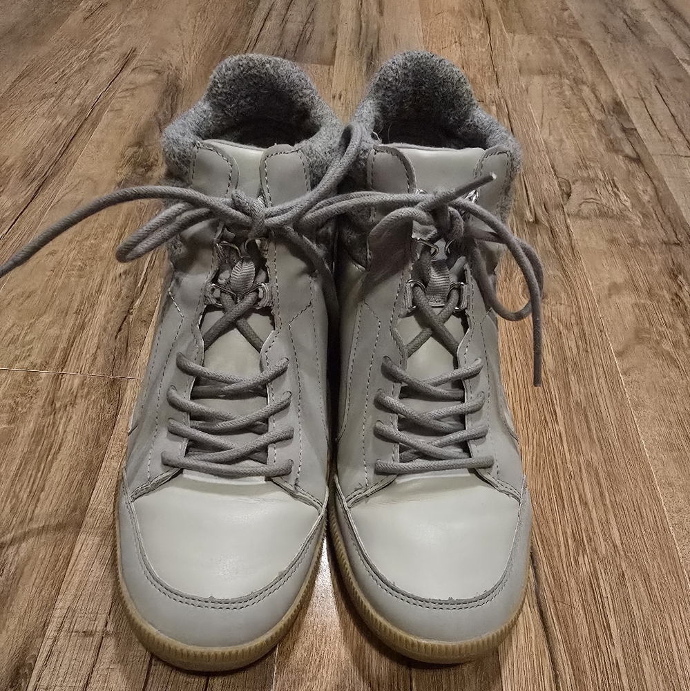 Time and Tru women's gray hi top sneakers